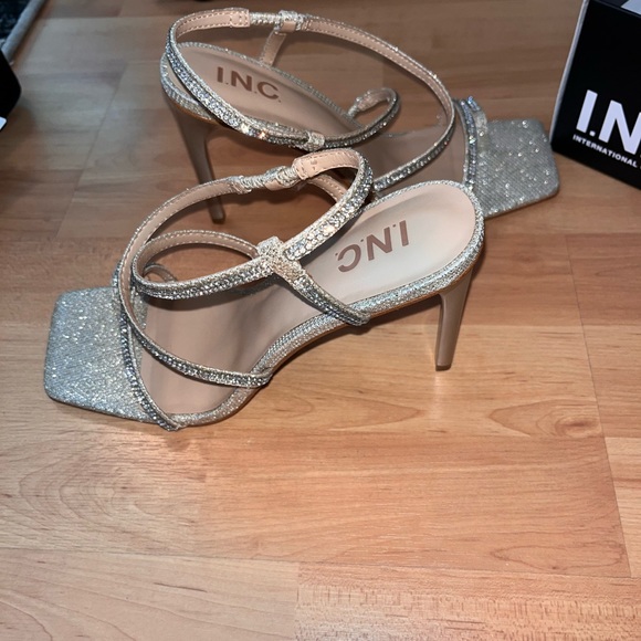 FREE SHIPPING ‼️BRAND NEW IN BOX- NEVER WORN EVENING HEELS FOR WOMEN 👠 SIZE 8 - Picture 3 of 16